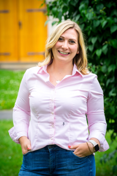 Frau Viktoria Baacke