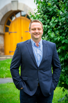 Herr Peter Legge