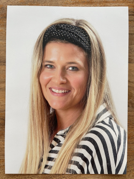 Frau Carolin Amthor-Bröker